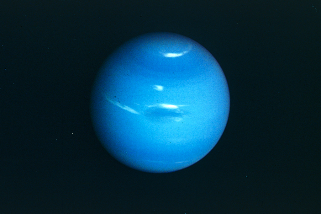 Imagem de Netuno captada pela sonda espacial Voyager 2.