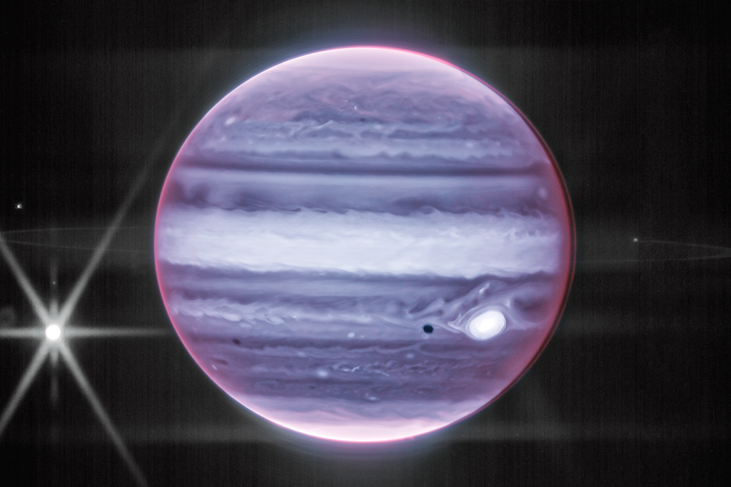 Imagem com filtro infravermelho mostrando os anéis de Júpiter.