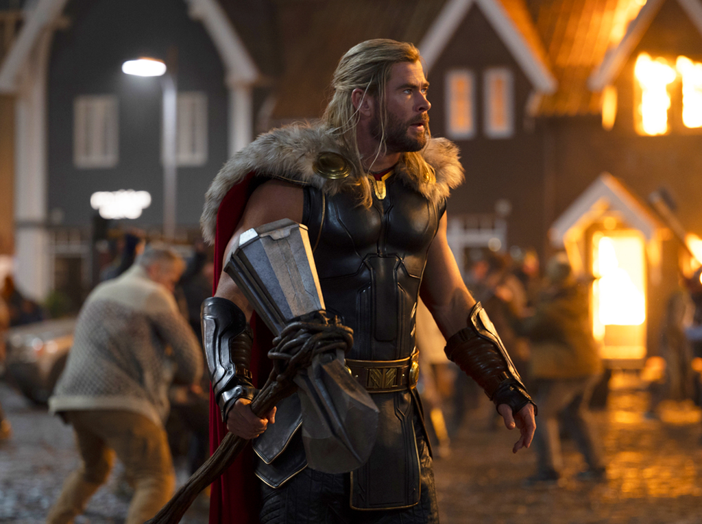 Chris Hemsworth em cena de "Thor: Amor e Trovão".