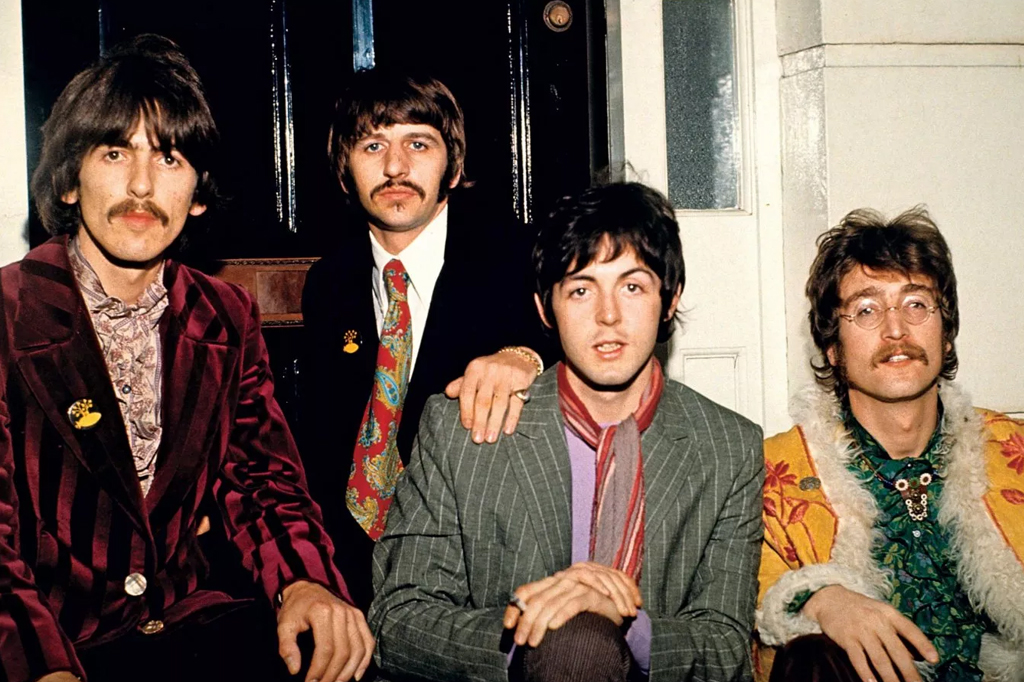 Beatles na festa de lançamento do álbum "Sgt. Pepper's Lonely Hearts Club Band".