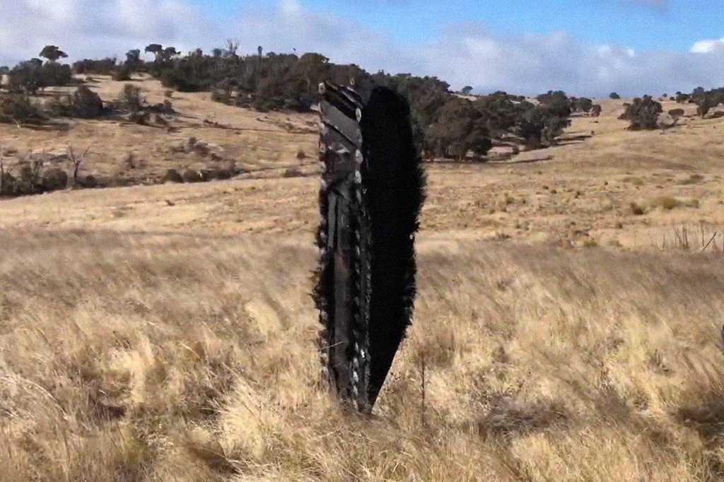Lixo espacial cai em fazenda australiana