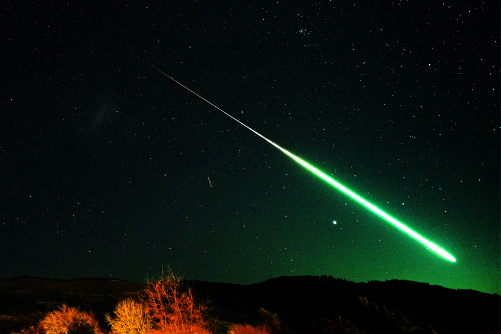 Fotografia de meteoro verde registrada na Nova Zelândia.