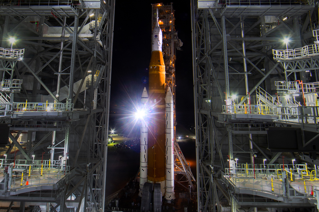 Foto do foguete SLS da NASA.