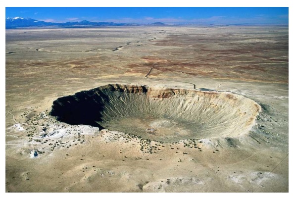 “Meteor Crater”, a cratera onde o meteorito Canyon Diablo caiu há cerca de 50 mil anos no deserto do Arizona, EUA.