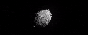 Gif animado da aproximação com o asteroide Dimorphos antes do impacto.