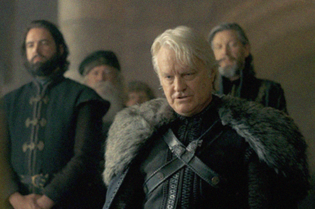 Fotografia de uma cena da série de televisão Casa do Dragão em que o personagem Rickon Stark aparece.