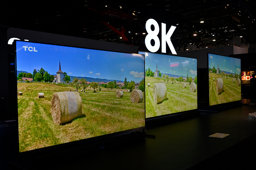 TVs 8k em estande.