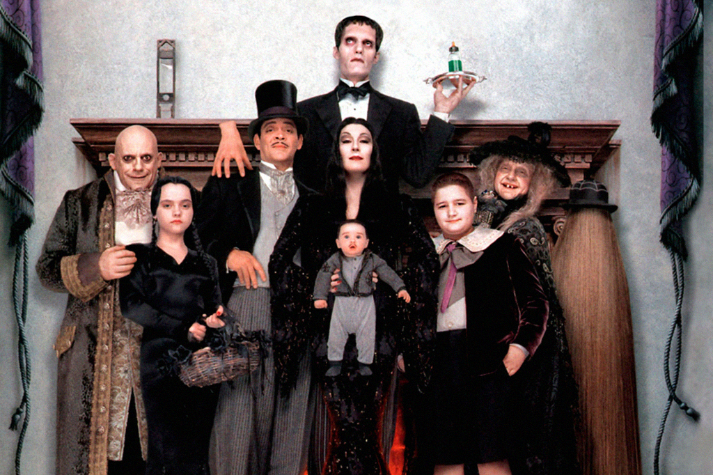 Imagem de divulgação do filme da Família Addams, de 1991.
