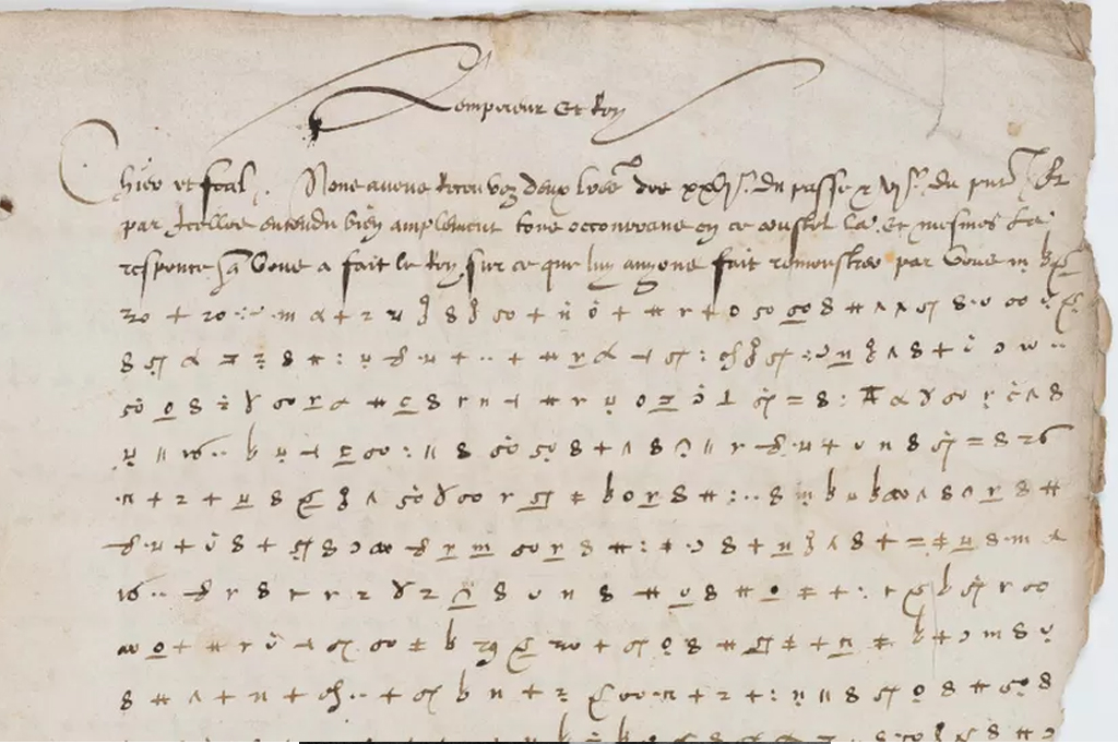 Imagem dos códigos manuscritos em papel antigo.