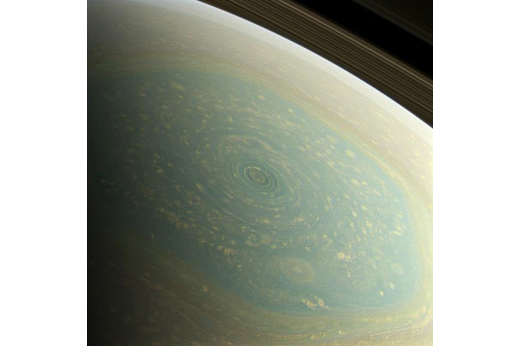 Imagem do polo norte de Saturno.