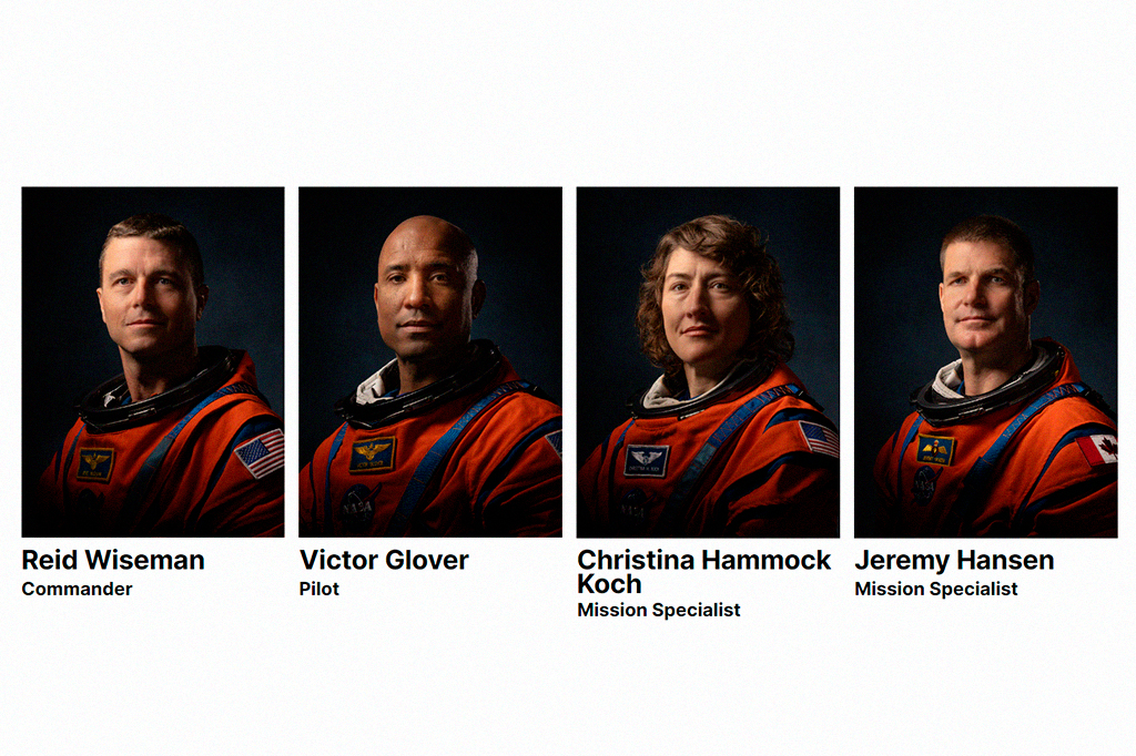 Fotos em três quartos dos quatro astronautas. Em ordem: Reid Wiseman, Victor Glover, Christina Hammock Koch e Jeremy Hansen.