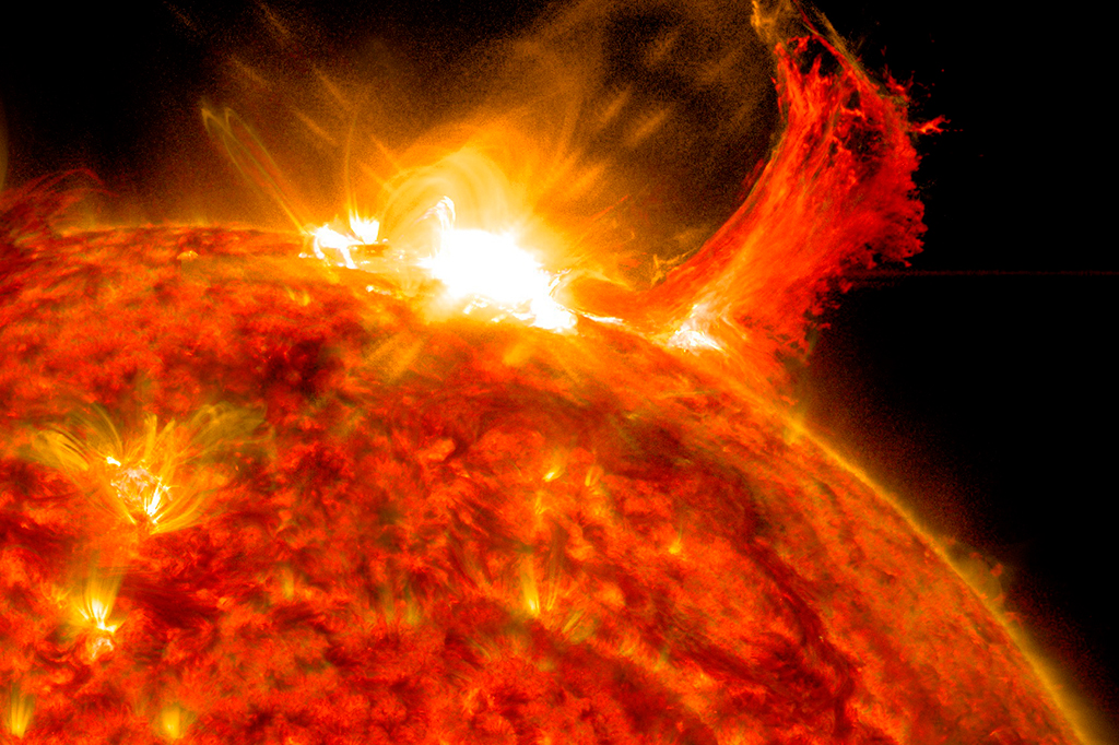 Foto de uma explosão soltar capturada pelo Solar Dynamics Observatory da NASA em 2 de outubro de 2014.