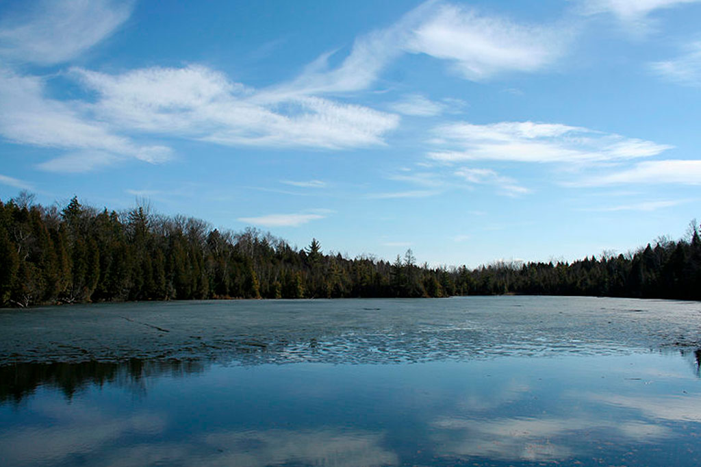 Como um lago contaminado no Canadá pode marcar o início de uma nova era geológica