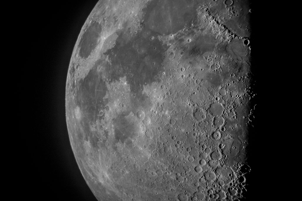Foto aproximada da lua.