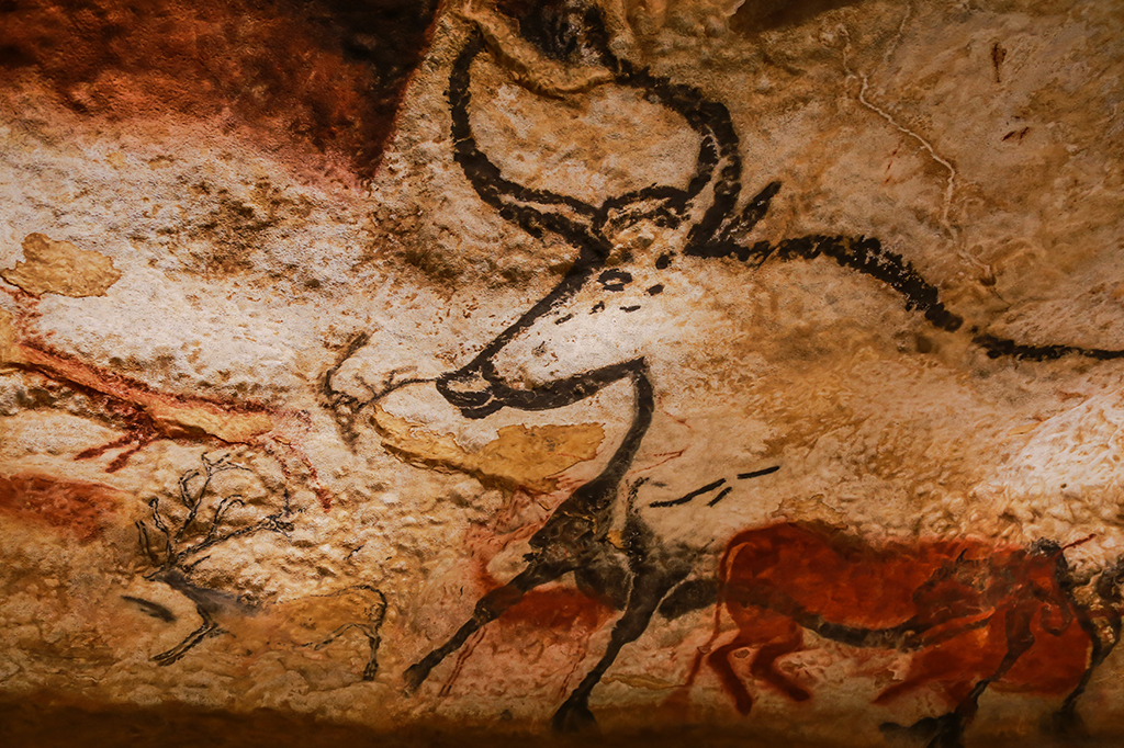 Imagem aproximada de pinturas rupestres na caverna de Lascaux.