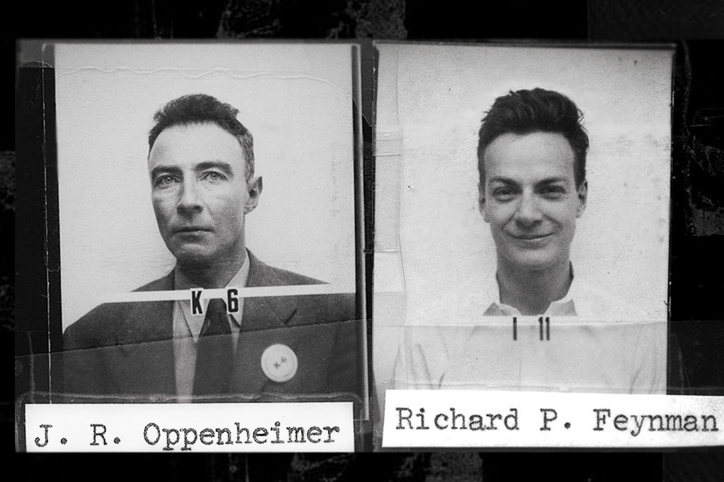 Foto dos crachás de Oppenheimer e Feynman, lado a lado.