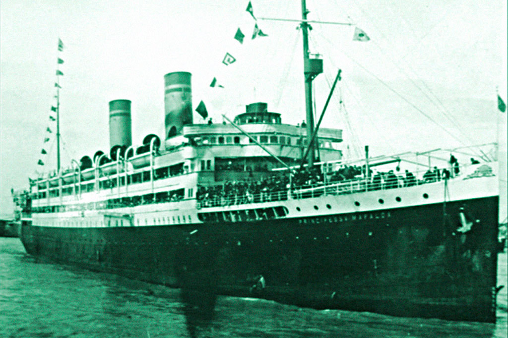 Foto do navio Principessa Mafalda de bandeira italiana que naufragou em 25 de outubro de 1927.