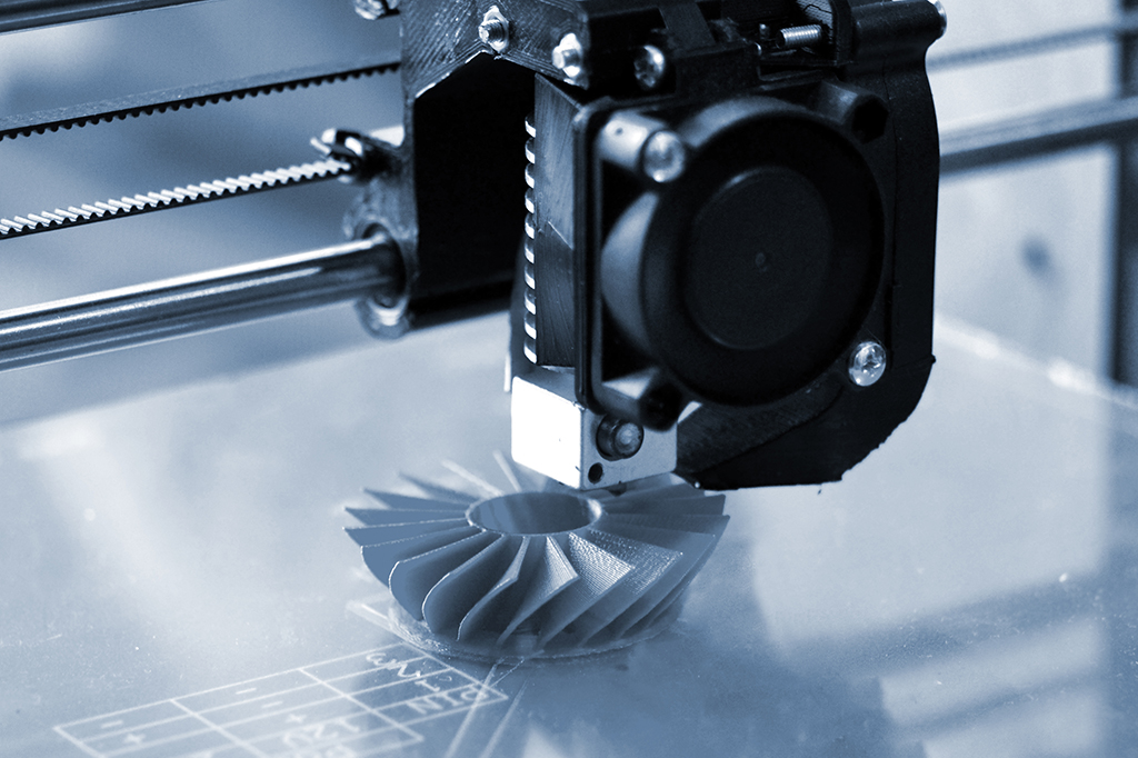 Foto aproximada de uma impressora 3D.