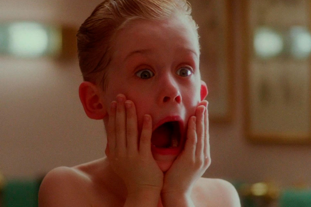 Macaulay Culkin em Esqueceram de Mim (1990).
