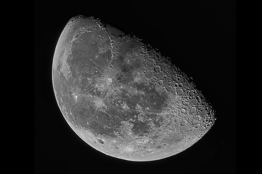 Imagem da Lua em fase crescente
