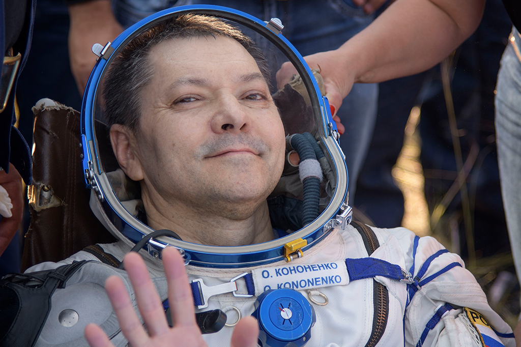 Cosmonauta quebra recorde de maior tempo passado no espaço