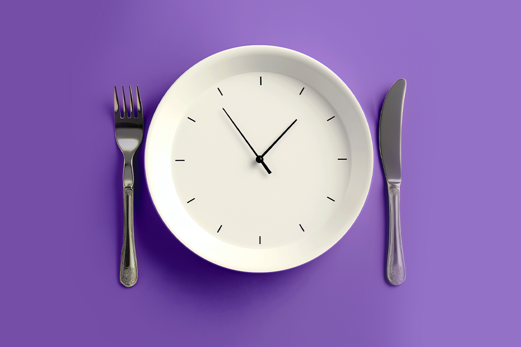 Ilustração 3D de um relógio no formato de um prato, com garfo e faca ao lado.