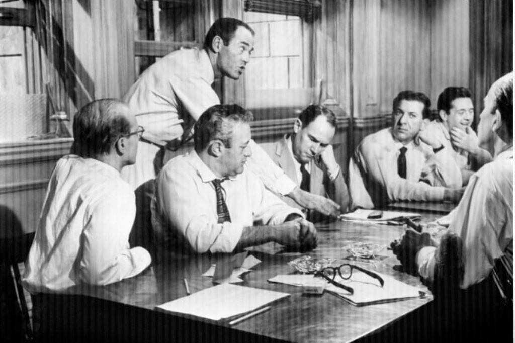 Cena do filme 12 Homens e Uma Sentença (1957).
