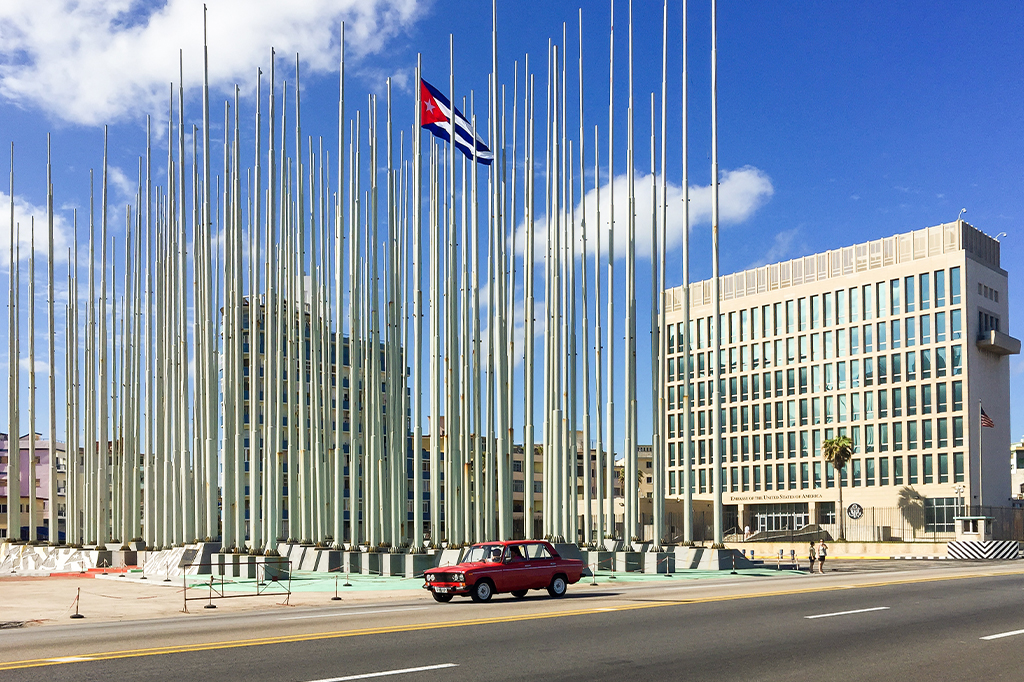 Edifício da Embaixada dos Estados Unidos da América em Havana, Cuba.