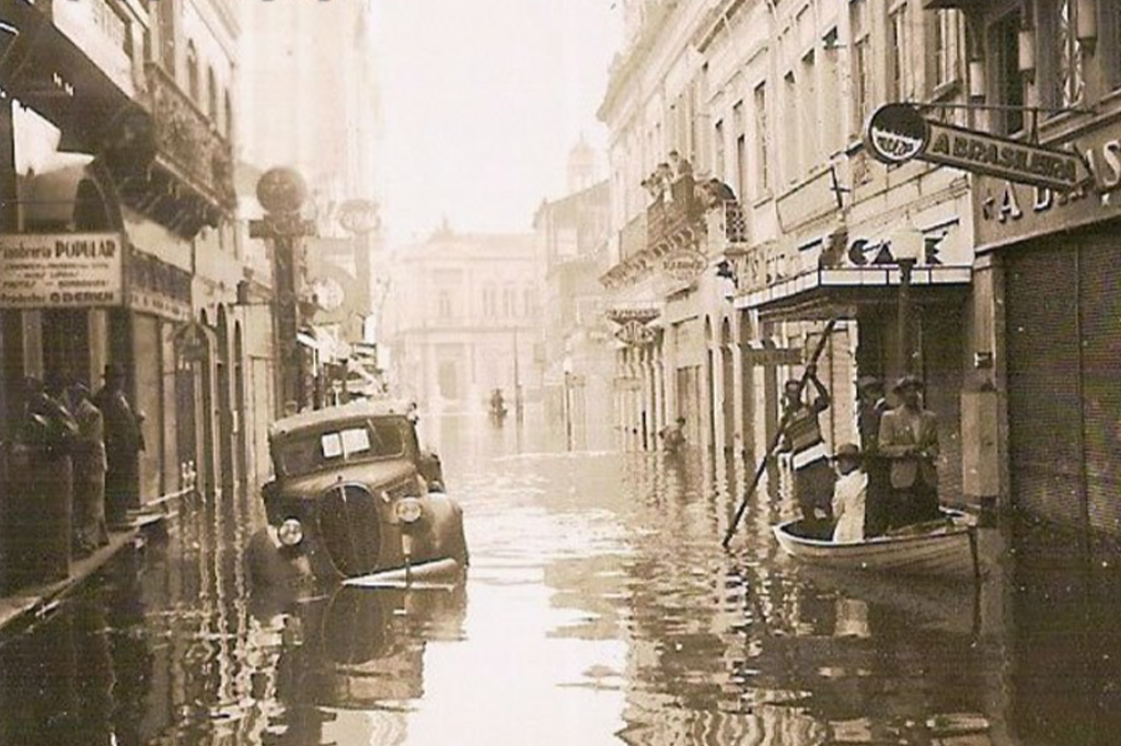 A capital do Rio Grande do Sul alagada em enchente no ano de 1941.