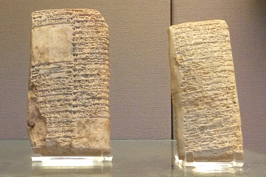 Duas tabuinhas dos arquivos dos comerciantes de Ur, período paleo-babilônico