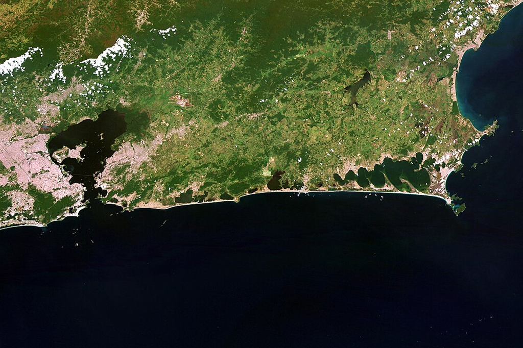 Vista aérea da Baía de Guanabara.