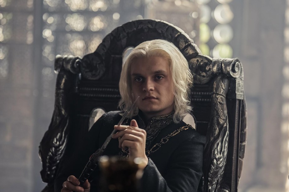 Aegon Targaryen, filho mais velho de Alicent Hightower e coroado rei no final da primeira temporada.