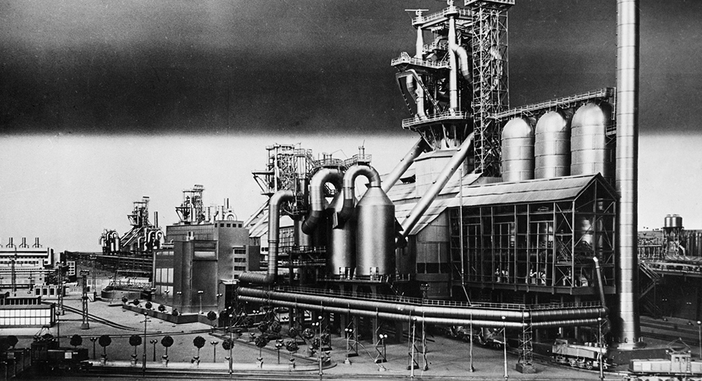 Detalhe de um modelo de alumínio da siderúrgica Magnitogorsk no pavilhão da URSS na feira mundial de 1939, em Nova York.