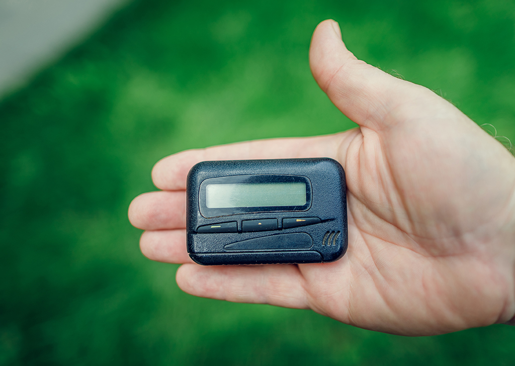 Como funciona um pager – e como aparelho pode ter causado explosões no Líbano