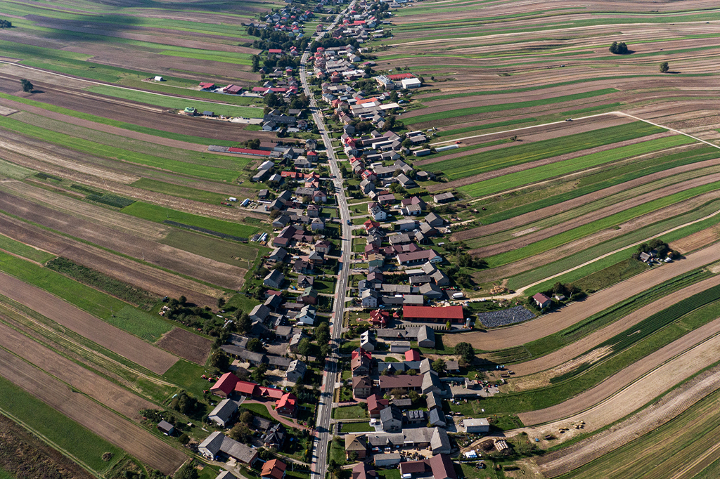 Fotografia aérea da cidade de Sułoszowa, na Polônia.