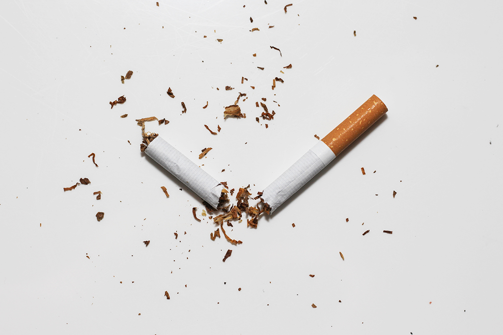 Proibir venda de cigarros para jovens pode salvar 1,2 milhões de vidas, diz estudo