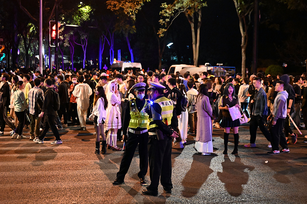 Por que a polícia de Xangai está barrando festas de Halloween