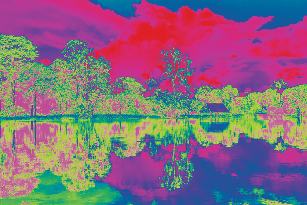 Imagem em cores psicodélicas de uma aldeia indígena na beira do rio.