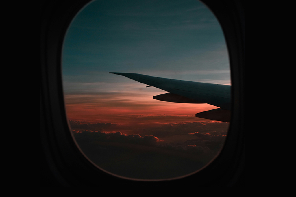 Por que as aeromoças pedem para abrirmos as janelas ao pousar ou decolar?