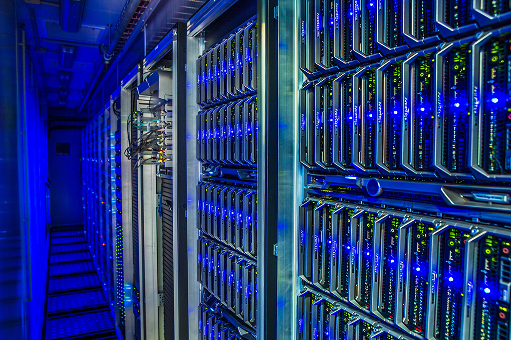 Foto de um datacenter.