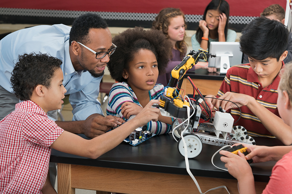 Engenharia é coisa de menino? Estereótipos de gênero começam já aos seis anos, aponta estudo