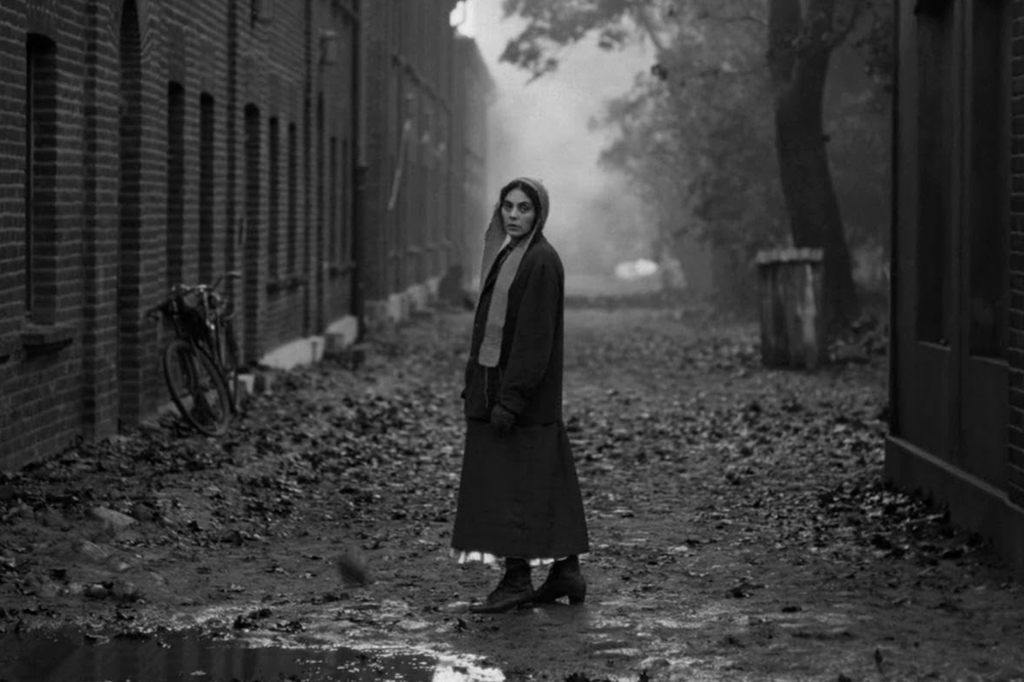 “A Garota da Agulha”, que concorre com “Ainda Estou Aqui”, conta história de famosa serial killer da Dinamarca