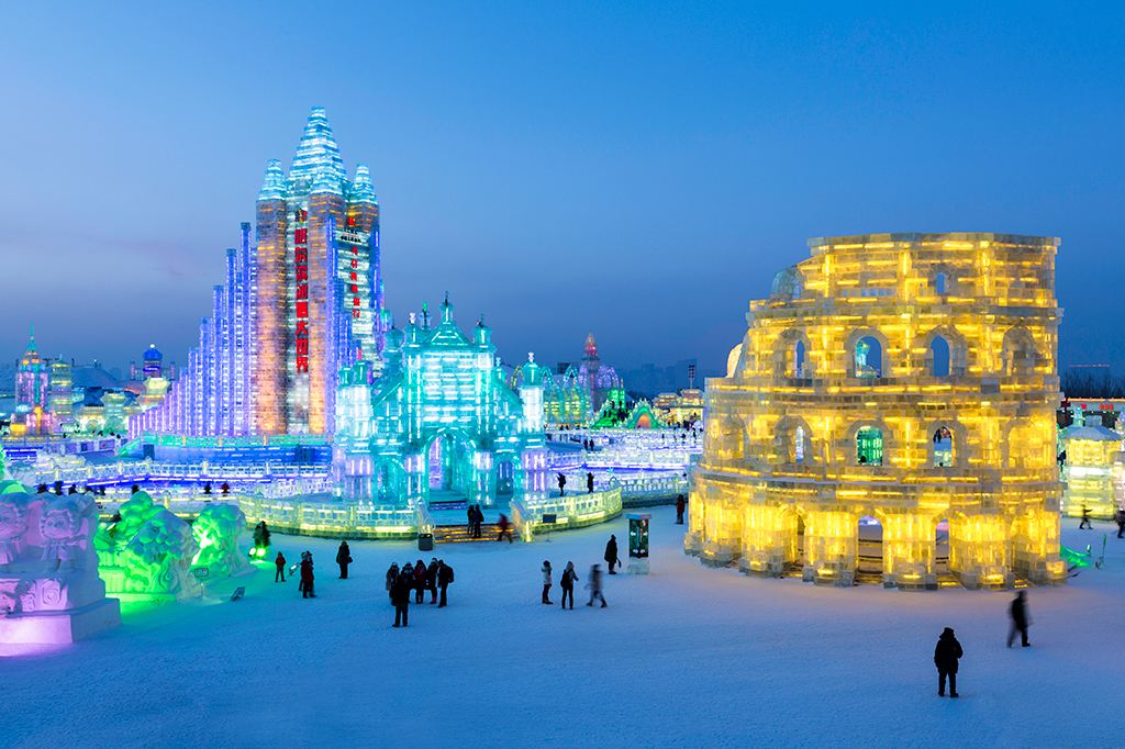 0803-Cidade-de-Gelo-layout-site3 Fotografia de Espetaculares esculturas de gelo iluminadas no Harbin Ice and Snow Festival em Harbin, província de Heilongjiang, China, Ásia.