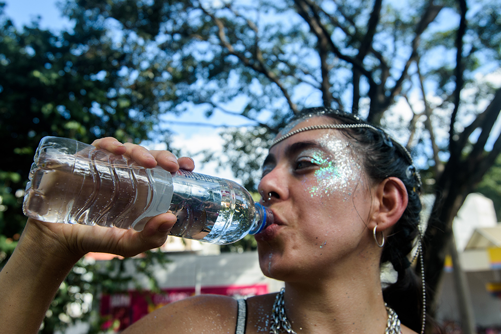 9 dicas para se manter refrescado no Carnaval em meio a ondas de calor