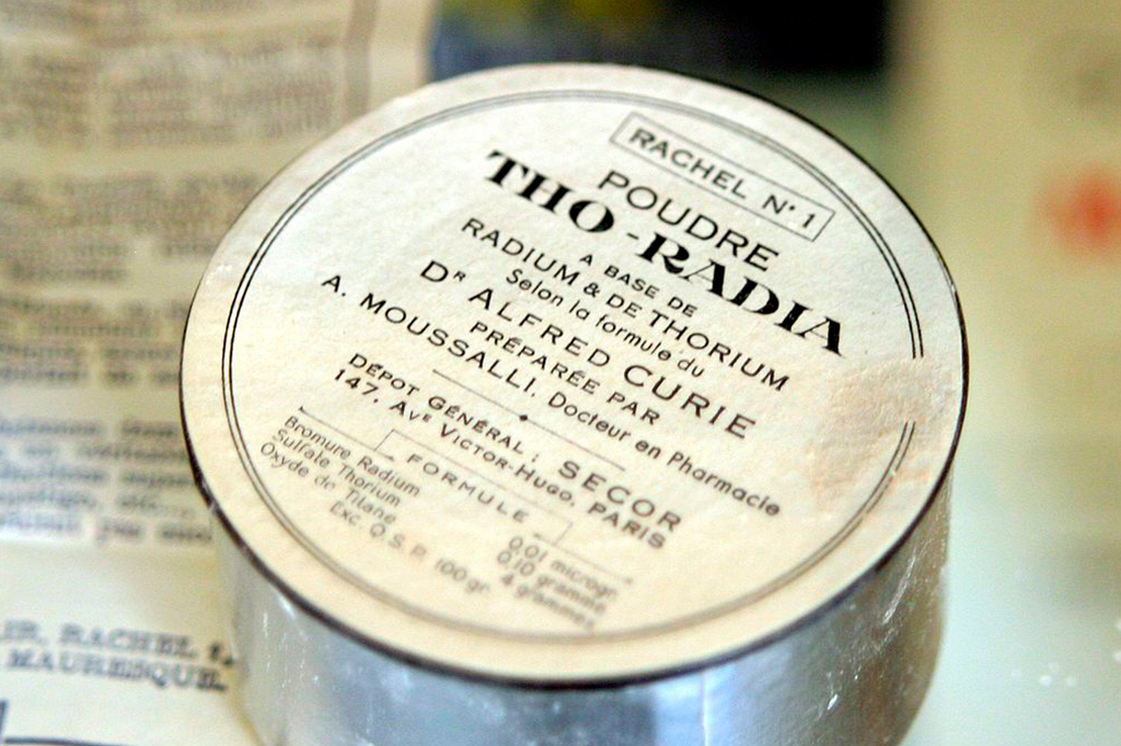 Imagem do Pó de "Tho-radia", à base de rádio e tório, segundo a fórmula do Dr. Alfred Curie.