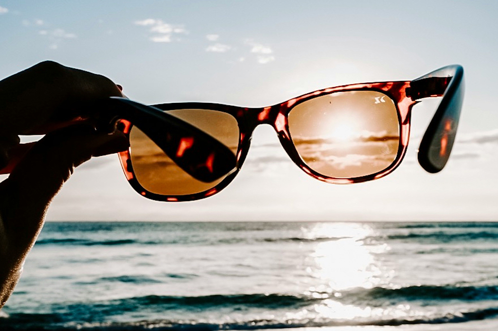 Maioria dos óculos escuros não protege adequadamente os olhos, aponta estudo