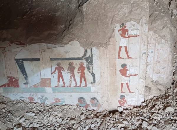 Pinturas no túmulo de Amum-em-Ipet retratam um cortejo fúnebre e um banquete.
