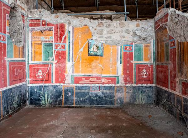 Fotografia de uma sala pintada da Casa de Helle e Phrixus, uma casa em Pompeia que foi enterrada no ano 79.