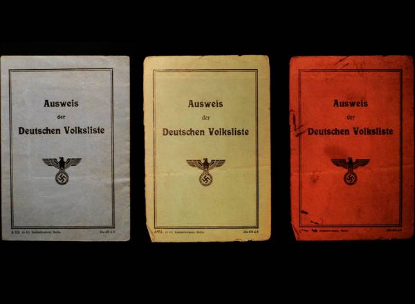 Fotografia de documentos Nazistas.
