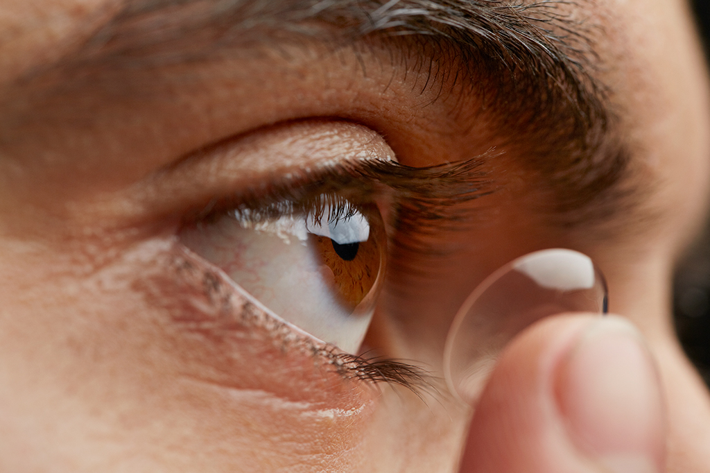 Lentes de contato infravermelhas permitem enxergar no escuro e de olhos fechados